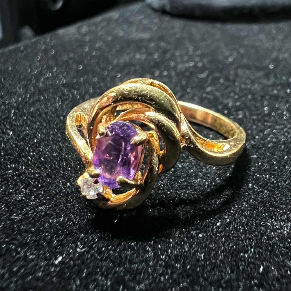 Beautiful Ring - Picture 3 of 9